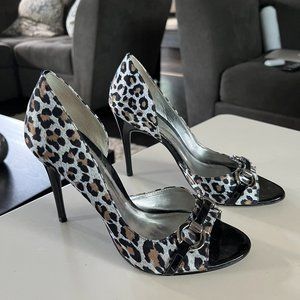 Size 6 Carlos by Carlos Santana Cheetah Leopard Print 4 inch Heels
